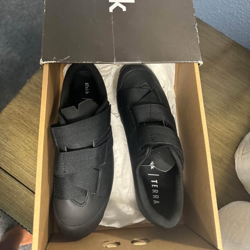Cycling shoes fizik